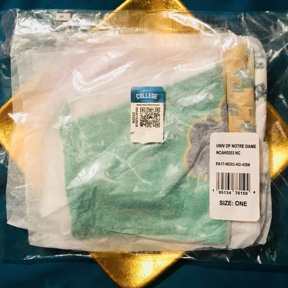 Notre Dame 💚☘️Fighting Irish Adult All Over Logo Face Covering Mask 3-Pack. NWT - Picture 7 of 7